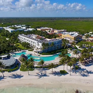 Dreams & Tulum Pueblo